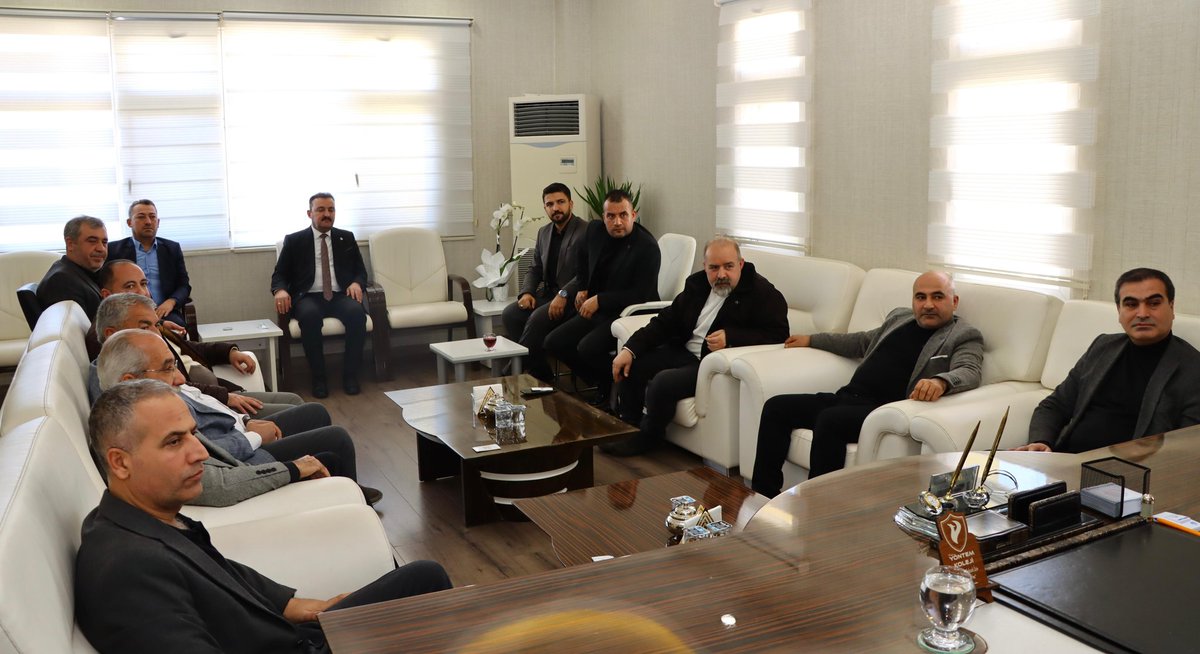 Mirdesi  Yardımlaşma ve Dayanışma Derneği Başkanı Ramazan Elma ve yönetim kurulu üyeleri, Belediye Başkanımız Nihat Çiftçi'yi ziyaret etti. 

Ziyaretleri için teşekkür ediyoruz.