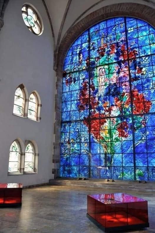 Marc Chagall
Le vitrail de la paix
Le vitrail de l'Arbre de Vie (1976) à la chapelle des Cordeliers de Sarrebourg, France 🇫🇷