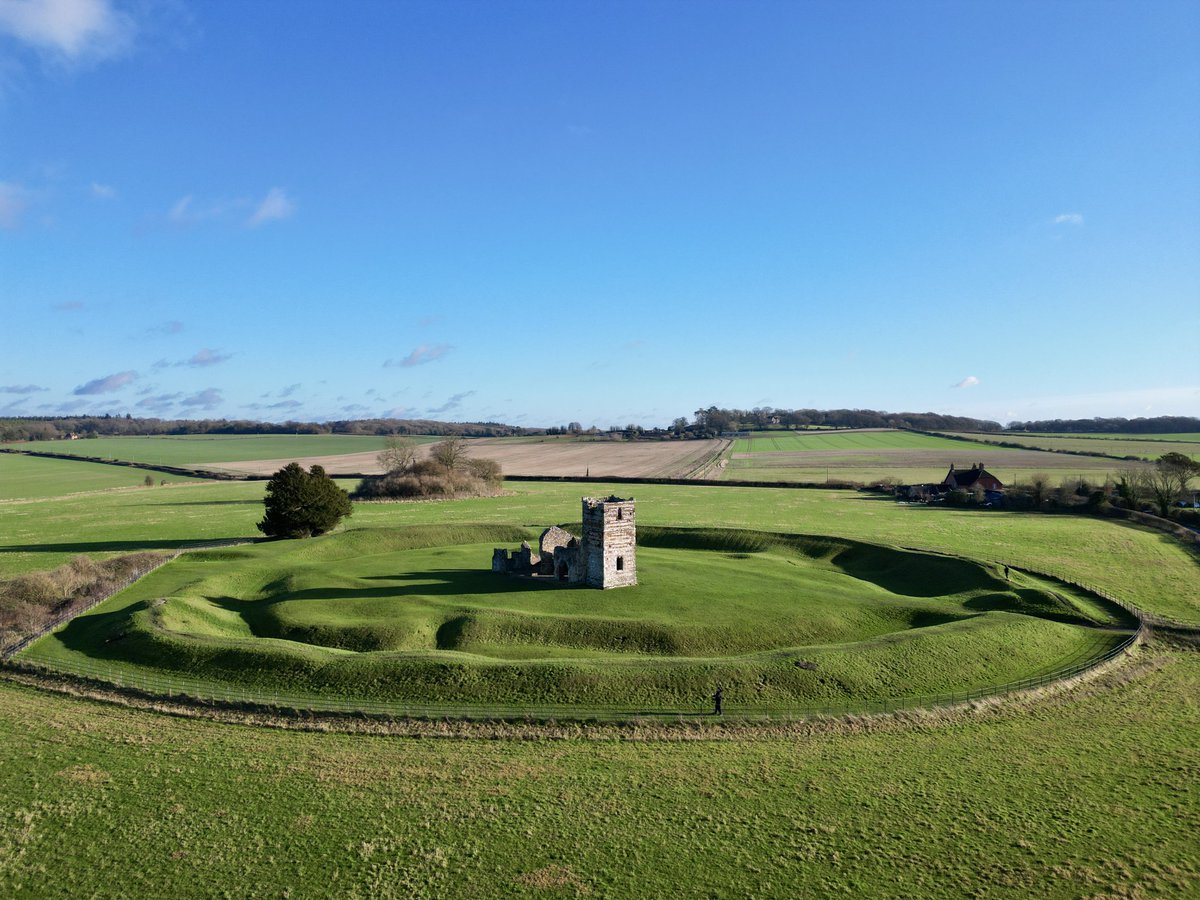 spj1958's tweet image. Knowlton Church in the early 2025 sun #Dorset #Mini3Pro