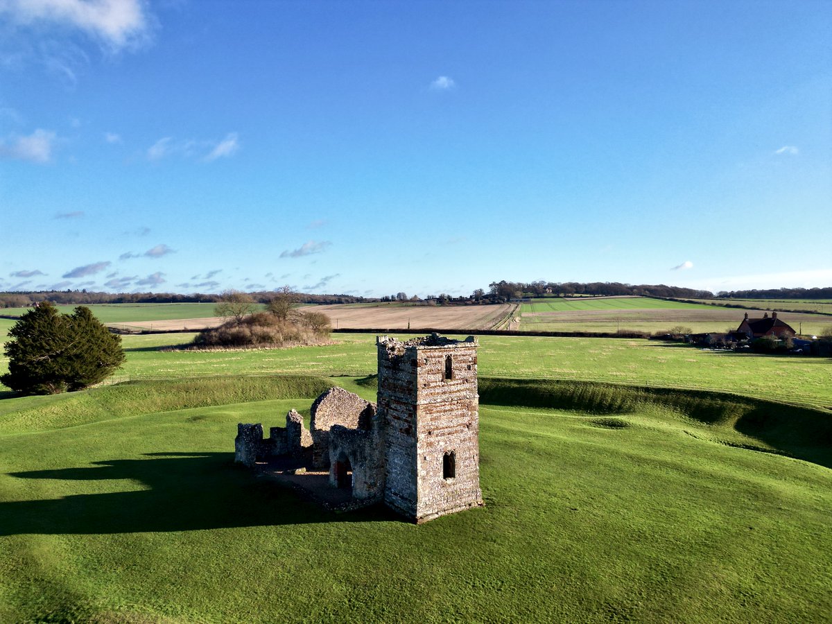 spj1958's tweet image. Knowlton Church in the early 2025 sun #Dorset #Mini3Pro