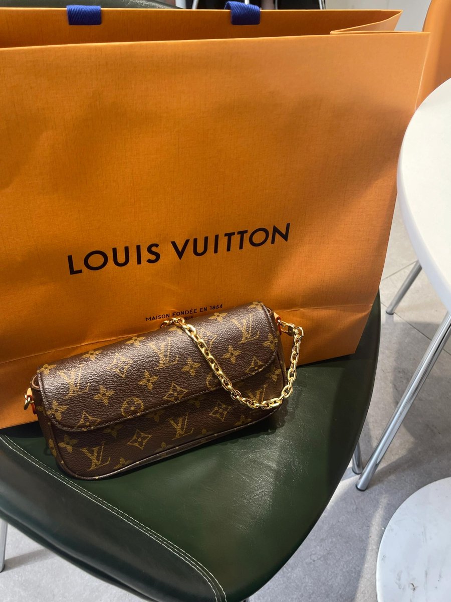 繊細な女の子の幸せは時にはとてもシンプルです。LV のバッグ、親しい友人、そしてきらびやかなショッピングタイムです。 🎀💖