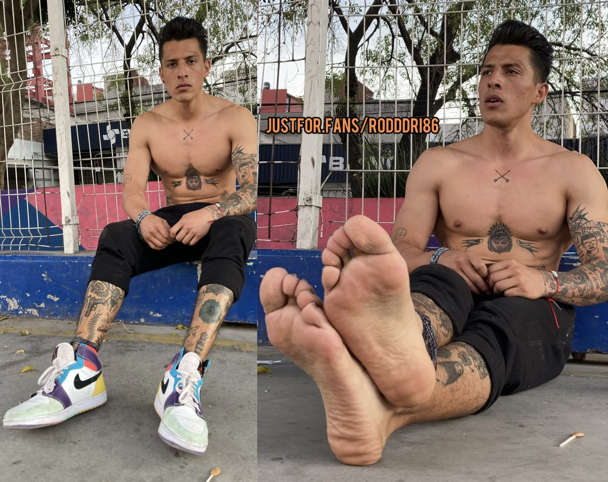 Para los amantes del verdadero olor a patas👃🏼🧀🧀👣🧀🧀👃🏼 He aquí este chacal con las patas bien hermosas y apestosas dignas de un chacal que practica calistenia en las barras💪🏼💪🏼💪🏼💪🏼👣🧀🧀 conózcanlo❤️👣
RT y suscríbanse 
👉🏼justfor.fans/rodddri86👈🏼