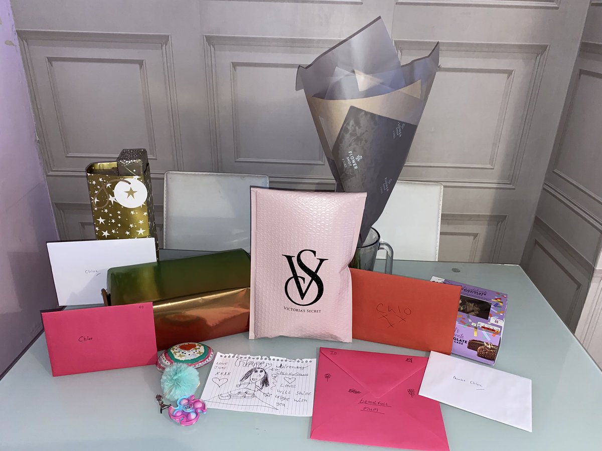 ChloeJones6's tweet photo. Gorgeous birthday morning with my babies 💐💗🎂 https://t.co/7hHT0iO1LJ