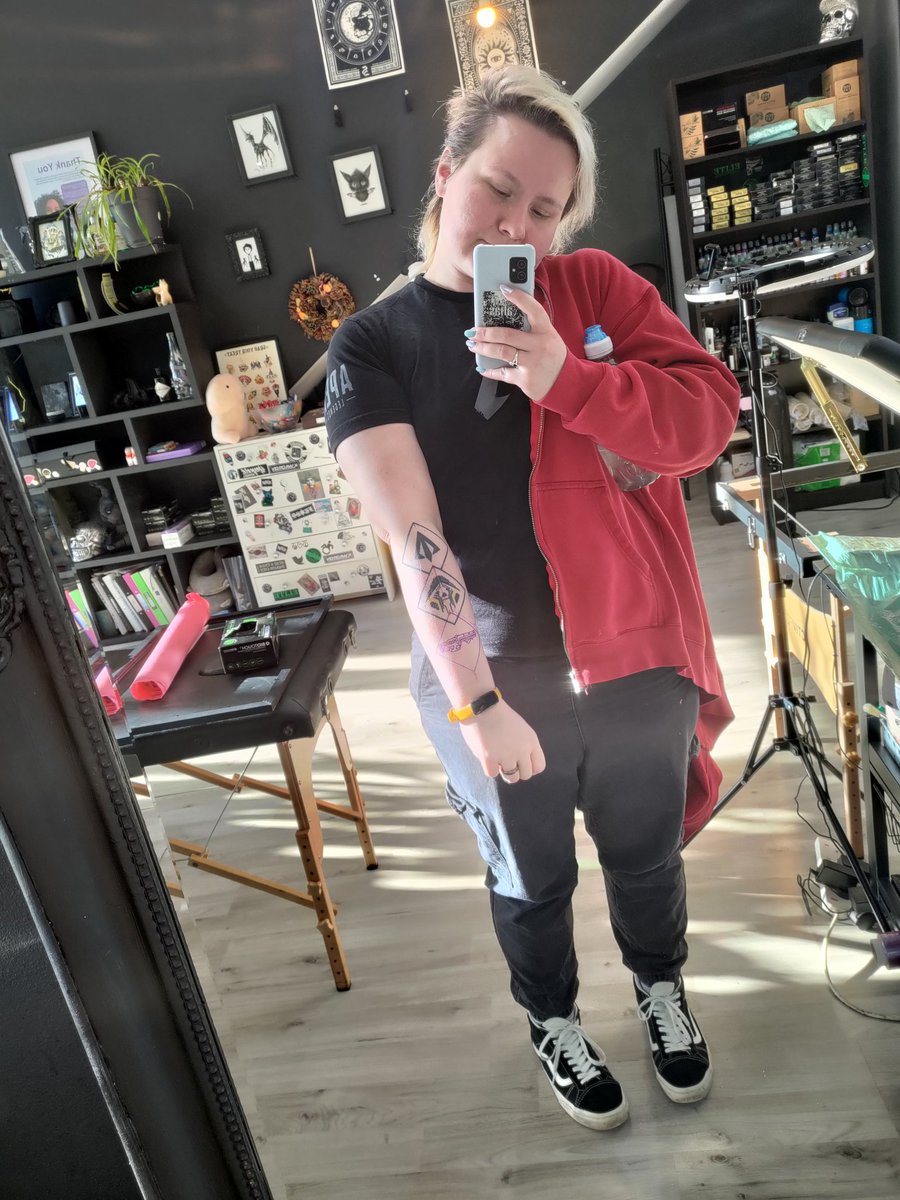 CSSPrincess's tweet image. girl with a Havoc tattoo

#ApexLegends @PlayApex @IamHurtReynolds @EricCanavese