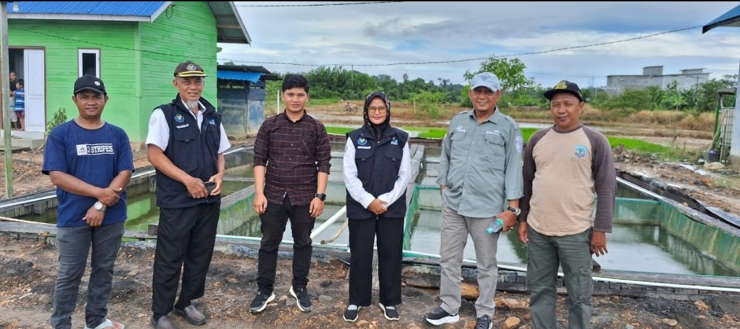 arek_berau's tweet photo. Selasa, 3/12/2024, Mendampingi kelompok dalam rangka kunjungan dari Dinas Perikanan Kabupaten Bulungan Kaltara di lahan minapadi Kampung Tasuk Kec. Gunung Tabur Kab. Berau
#GiatLuhkanSatminkalTegal 
#Luhkanberau
#Luhlapor https://t.co/pI7zelgGK3