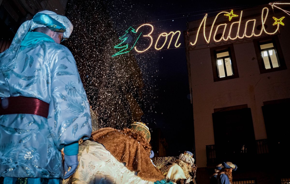 BCN_SantAndreu's tweet photo. 🧒 Els infants de Sant Andreu i la Sagrera ja esperen l'arribada dels 👑 Reis d'Orient! 

🗓️ Aquest diumenge 5 de gener, a partir de les 17.15 h, Ses Majestats recorreran 🐫 els carrers dels dos barris. 

Aquí trobaràs horaris i informació! 👇
https://t.co/b8QGYa8K2u https://t.co/vyA9ArgPX2