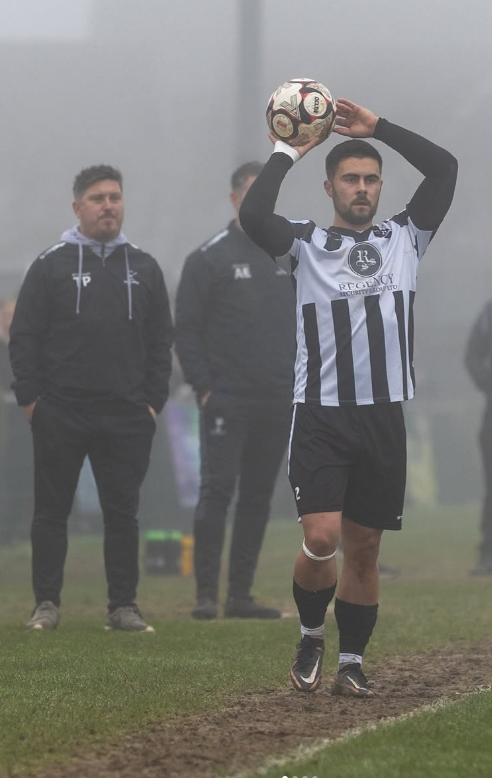 DerehamTown's tweet photo. What better way to lift the New Years fog than join us at Aldiss Park for a big tie against local rivals @The_Bloaters this Saturday!

📍Aldiss Park
⚽Great Yarmouth Town
🕒3pm KO - Sat 4th Jan
💰Adults £8 - Concessions £5
📸 @rv_photo_uk 

#Wearedereham https://t.co/1XnxcyJSFN