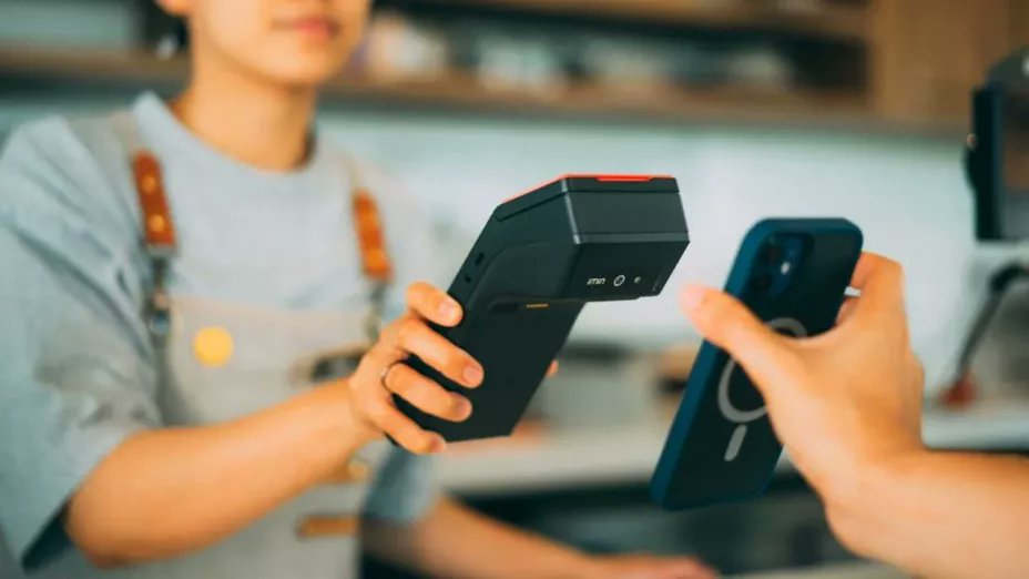 AztecaNoticias's tweet image. El método de pago #contactless busca hacer más ágil tus compras. 🛍️

 ¿Listo para decirle adiós al efectivo? Esto es lo que debes saber: aztecanoticias.info/3ZSkUFi