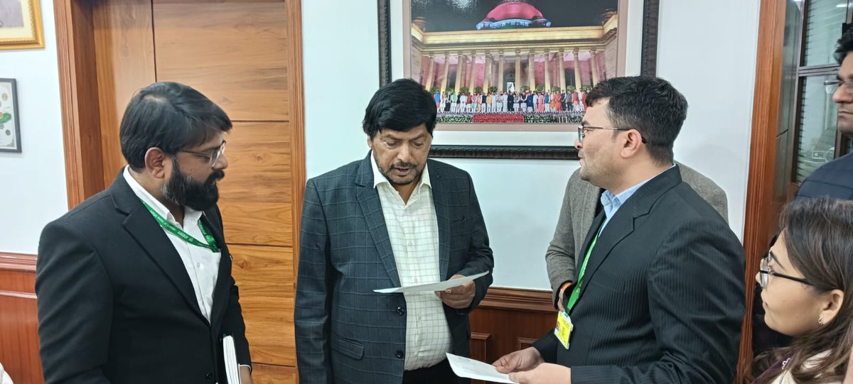 CS_SCSTWelfAsso's tweet photo. A delegation of #CS_SCSTWelfAsso visited Dr @RamdasAthawale today, apprising him that literary works by Dr Ambedkar is no longer available. The Hon'ble Minister assured of action, for which the Association is thankful to him. @MSJEGOI https://t.co/d6aj8uyiNs