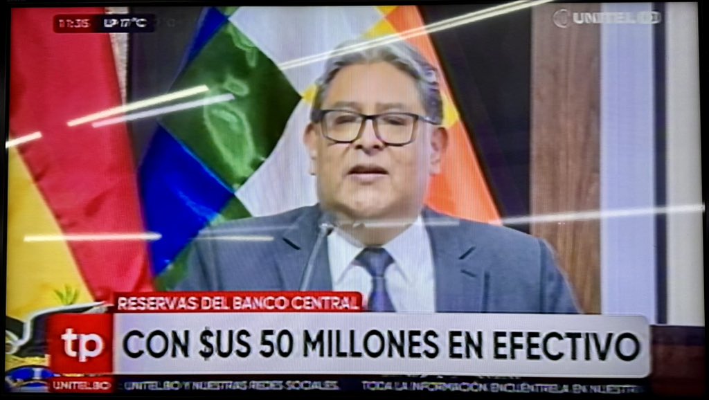 Demasiado cinismo para ofrecer una conferencia de prensa tan suelto de cuerpo, con una cifra que solamente revela insolvencia.