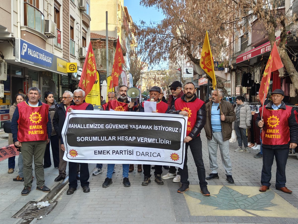 EmepGebze's tweet photo. Güvende yaşamak istiyoruz!

#Darıca'da yaşanan doğal gaz patlamaları ve elektrik kesintilerine dair #PALGAZ önünde basın açıklaması gerçekleştirdik.

Başta #RAMS, #PALGAZ, #SEPAŞ olmak üzere, belediyelerdeki sorumlular yargılanmalı, hesap vermelidir! https://t.co/C3tzQKMh14