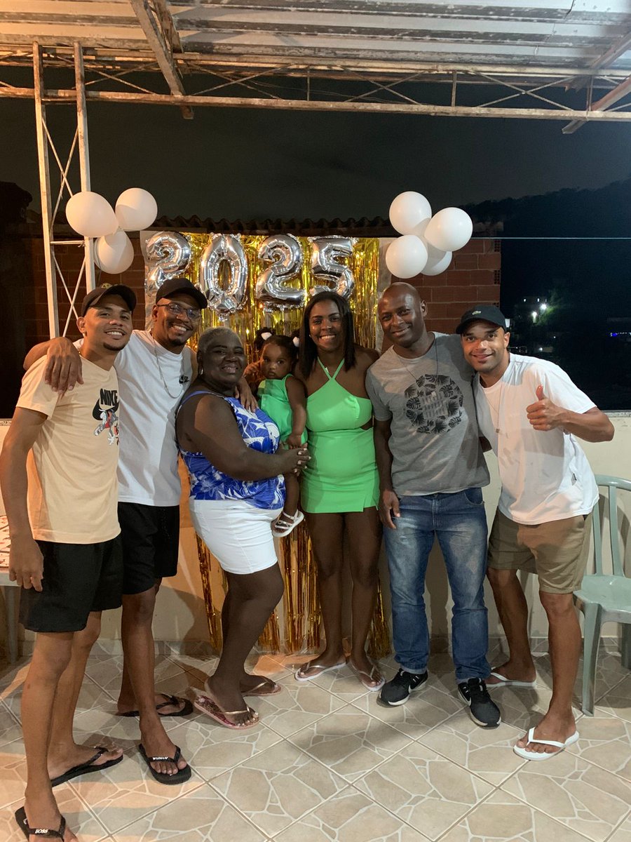 Umas das coisas ais quais eu tenho de mais sagrado na minha vida e a minha FAMÍLIA.!