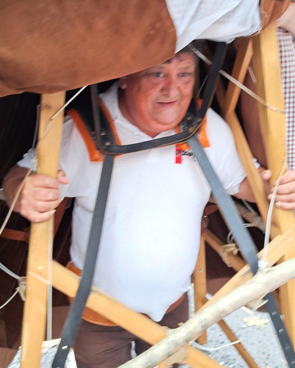 Gaur Ondalan familia eta bere Erraldoi kuttuna zen Sirgaria triste gaude, dantzari maite bat joan zaigu. Agur JON, betirako gure bihotzetan!! ✊️