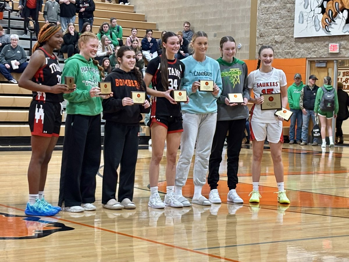 Mr. and Mrs. 25/8 tweet media