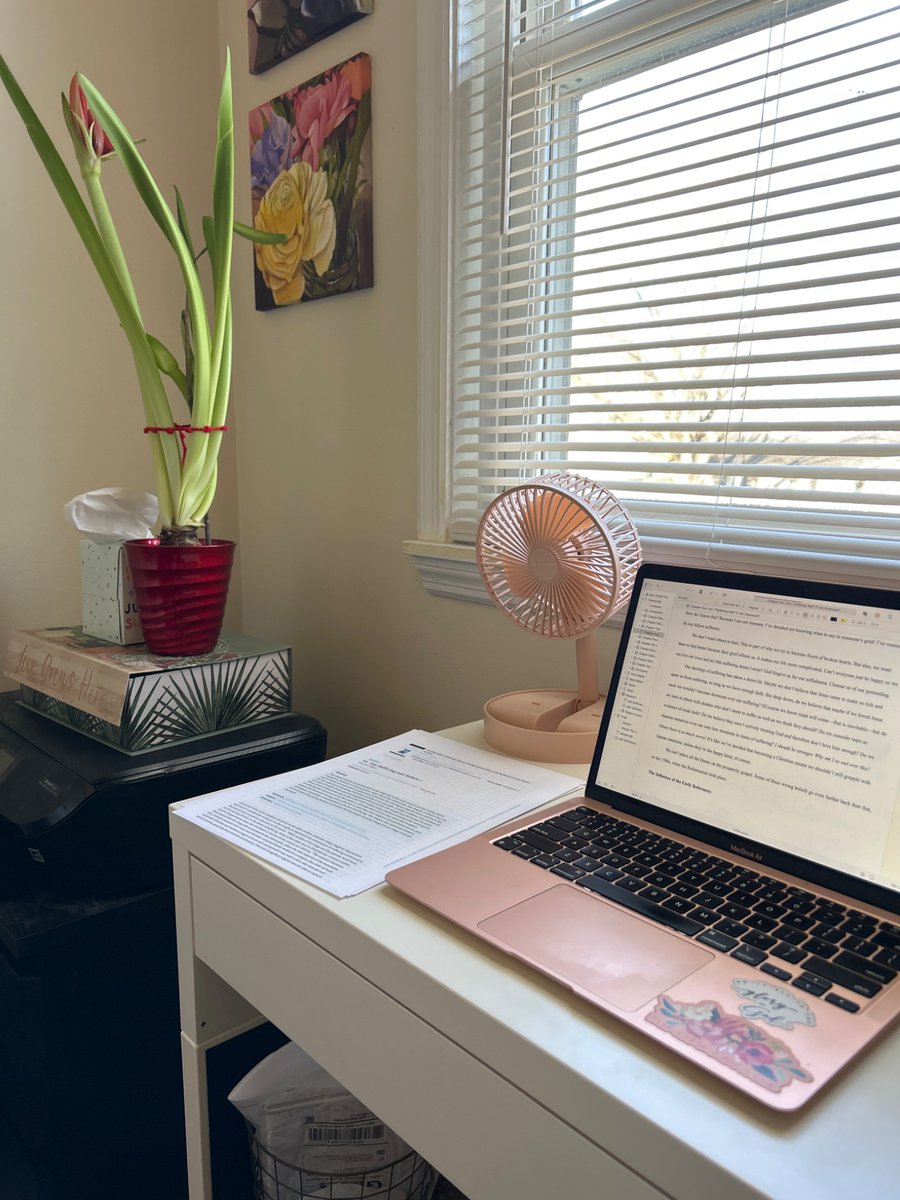 Back at it. 💻📖