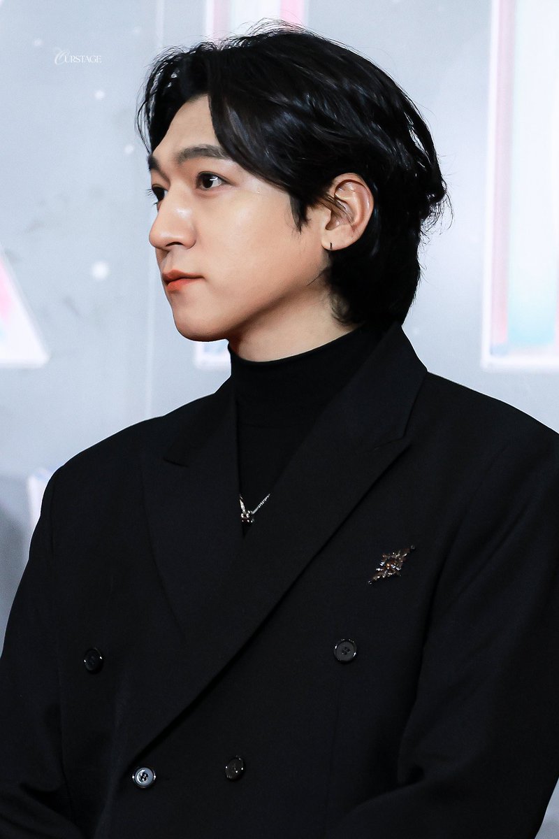 9ugu_'s tweet image. 그래.. 잘생긴거 축하한다