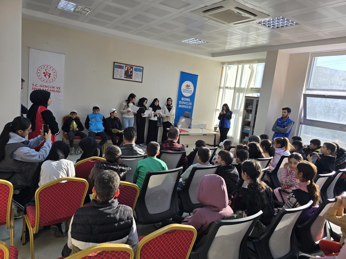 GSB_BismilGM's tweet photo. Gençlik merkezimizde Regaip Kandili’nin bereketini tatlı ikramlarla paylaştık. Gönülden gönüle uzanan dualarla bu özel günü anlamlandırdık. ✨

Kandiliniz mübarek olsun! Hayırlar getirmesi duasıyla🍀🎈

@OA_BAK 
@RecepHasar44 https://t.co/8Yvq1ZdWGQ