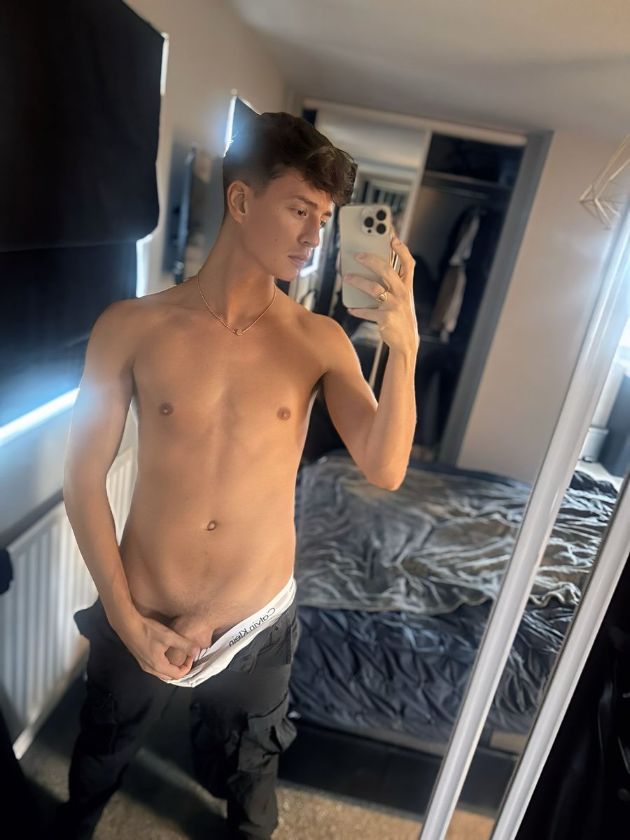 Rt for the uncensored pic in your dms
(Not even lying)