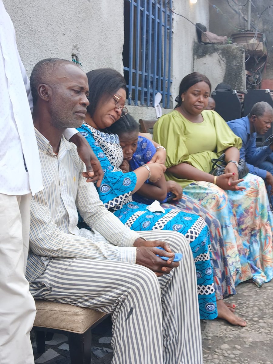 BilamboPat30382's tweet photo. Suite au décès de notre camarade Philo Mabila, Coord Fédérale de Mont-Amba, La délégation nationale de la Ligue des femmes de l'#AFDC-A conduite par sa présidente #PEPITO #MPATA s'est rendue sur le lieu du deuil pour rendre visite à sa famille en ce jeudi 02 janvier 2025. https://t.co/hGXN39f08I