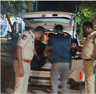 MalkajgiriCop's tweet photo. 👮‍♂️ Ensuring Your Safety! 👮‍♂️
#RachakondaPolice conducted thorough #vehicle_checkings at various locations within the commissionerate as part of enhanced #security_measures.
These proactive checks aim to ensure, curb illegal activities, and maintain #law_and_order.

#RachakondaPolice 
#SafetyFirst #wearehereforyou