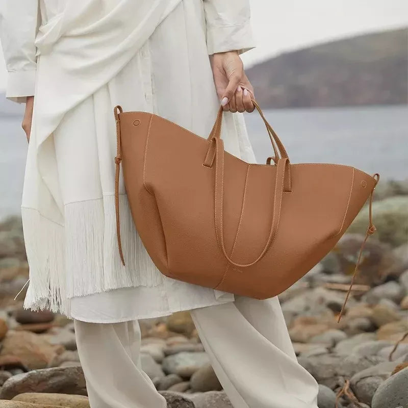 Mrslm_'s tweet photo. Elevate your style &amp; functionality with our Large Leather Shoulder Bag! Crafted from premium Cyme cowhide, it's perfect for any occasion. Choose from stunning shades &amp; enjoy FREE shipping! Discover elegance that lasts. Shop now: https://t.co/WFvCR6kbFr 🌟👜 https://t.co/RDyP49Q0DI