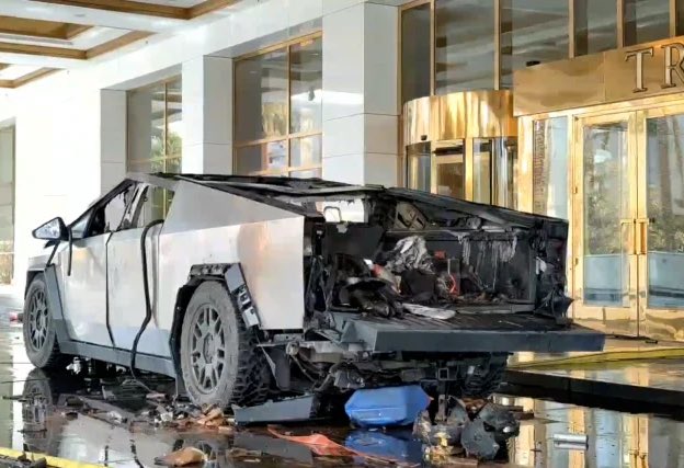 🇺🇲 | El terrorista más idiota de toda la historia: Quiso dañar la Torre Trump con un Cybertruck de Tesla alquilado, pero el auto es blindado por lo que contuvo la explosión y el hotel del presidente Trump no sufrió ningún daño. ¡Los comunistas y terroristas son puros estúpidos!