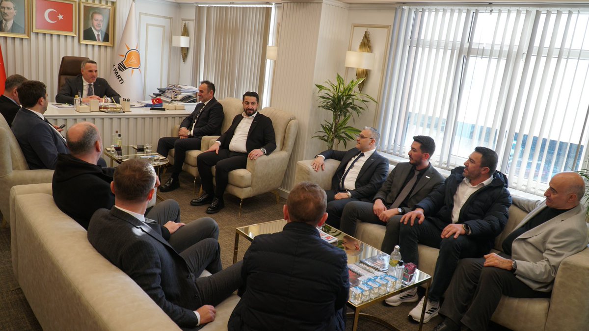 yunustever's tweet photo. Anadolu Aslanları İşadamları Derneği  (ASKON) Sakarya Şube Başkanı Halil Erol ve Kıymetli Yönetim Kurulu Üyelerini İl Başkanlığımızda ağırladık.

Şehrimizin gelişmesine ve kalkınmasına katkı sunan iş dünyamızın değerli temsilcilerine nazik ziyaretleri ve iyi dilekleri için çok teşekkür ediyorum.

Hep birlikte ortak paydamız Sakarya’mız için çalışmaya ve üretmeye devam edeceğiz inşallah.