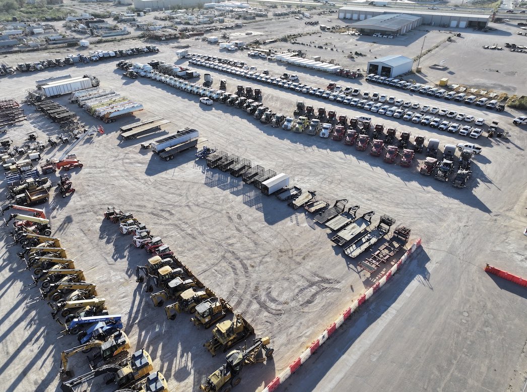 TXAuctioneers's tweet photo. Let’s make a deal in the new year! If you’ve got idle trucks and equipment to sell, give us a call. We can consign in our next auction, offer a guarantee, or write you a check on the spot. Find our nearest salesman at https://t.co/lF7adqxfiB #machineryauctioneers https://t.co/LdN26R3xxx