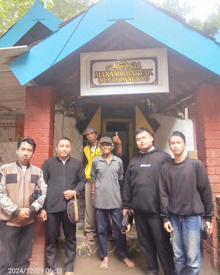 ansor_ranting's tweet image. Selamat Sahabat Imam Choirul 
Telah menyelesaikan kegiatan "PKL 2" 
"AKSELERASI KADERISASI MASA DEPAN"
GP ANSOR MOJOKERTO 
~ 26 - 29 Desember 2024 ~

#Gasss 
#AnsorSatuBarisan 
#BanserSatuKomando 
#RijalulAnsorBersholawat 
#PurwosariBermartabat