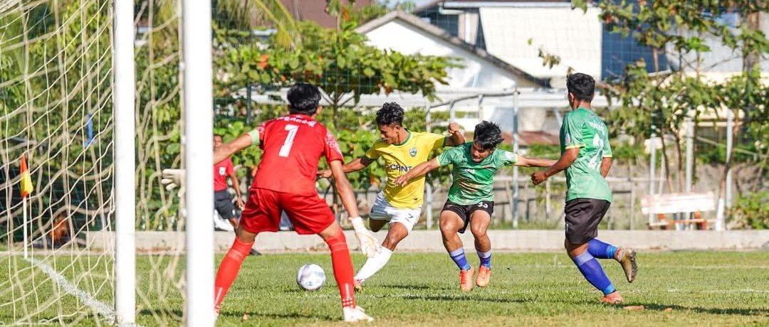 VerticalFutbol's tweet photo. Hun Sen Cup 🏆🇰🇭 || #PartidoRandom

Kampong Speu 0-4 Pursat FC

Con 'Hat-Trick' de Chea Savai y gol de Pidor Sam Oeun, Pursat venció y eliminó al Kampong Speu con lo que avanzó a la fase nacional de la copa de Camboya.

#HunSenCup | #ពានរង្វាន់សម្តេចហ៊ុនសែន https://t.co/dbXXTrjdey