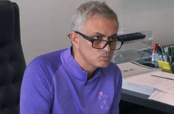When you ask your babe to mention 5 football clubs and she starts with Montpellier 🥲