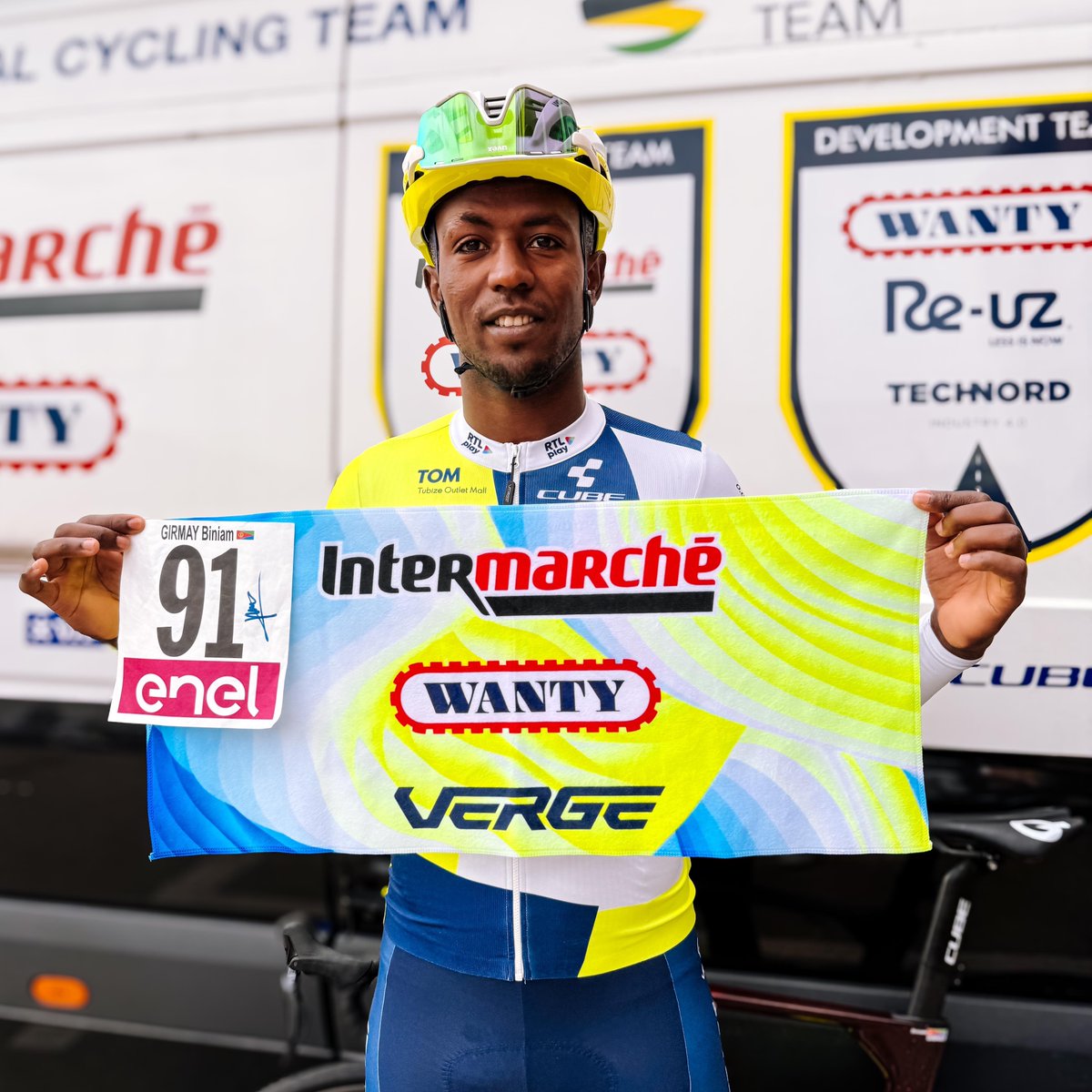 🎁 Giveaway to celebrate the new season 2025 🎁

Biniam Girmay gifts you his signed Giro number and a limited edition towel 😍

🏆 HOW TO WIN:
1️⃣ Retweet 
2️⃣ Subscribe to our newsletter (FREE): eepurl.com/cHBi8P

Winner announced on 7 January 2025 🍀