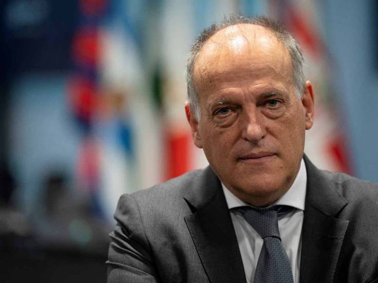 postathletic's tweet photo. 🚨🚨 Varios clubs han comunicado a la Liga su voluntad de ir a los tribunales para buscar la nulidad de la competición en el caso de que acepte las presiones de Laporta para poder inscribir a Olmo y Pau Víctor 

🗣️ Ya están conversando para llevar a cabo una demanda 

ℹ️ @sport https://t.co/wXjeTOaiFr