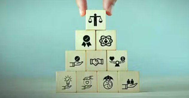 "İyi insanı secdelerden değil, doğru sözünden ve emanete ihanet etmemesinden tanırsın."

- Hz. Ali