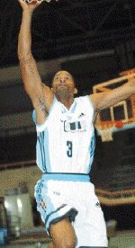 Getting my workout on for 2025 and ran into south suburban basketball family royalty 

Antwon Hall (Hillcrest) and his son Grant Hall (Thornridge) 

Both of them still look like they can avg 20/10..

Them Hall Genes 🖤👊🏽🔥🏀<a href="/HillcrestHawkBa/">HILLCREST BASKETBALL</a> <a href="/ThornridgeHoop1/">ThornridgeBasketball</a> <a href="/Grace_hall30/">Grace Hall</a>