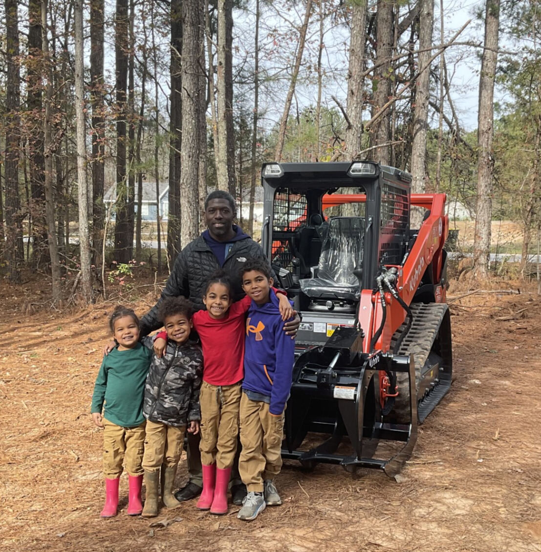 It was our pleasure assisting the Beard family with their Kubota SVL75 purchase! 

#KubotaConstruction #KubotaCountry #MasonTractor #MTC
