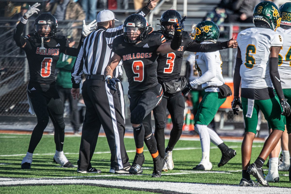 Martinsburg’s Ace Flores doubles up with Howley, Huff Awards:

wvmetronews.com/2025/01/02/mar…

#wvprepfb