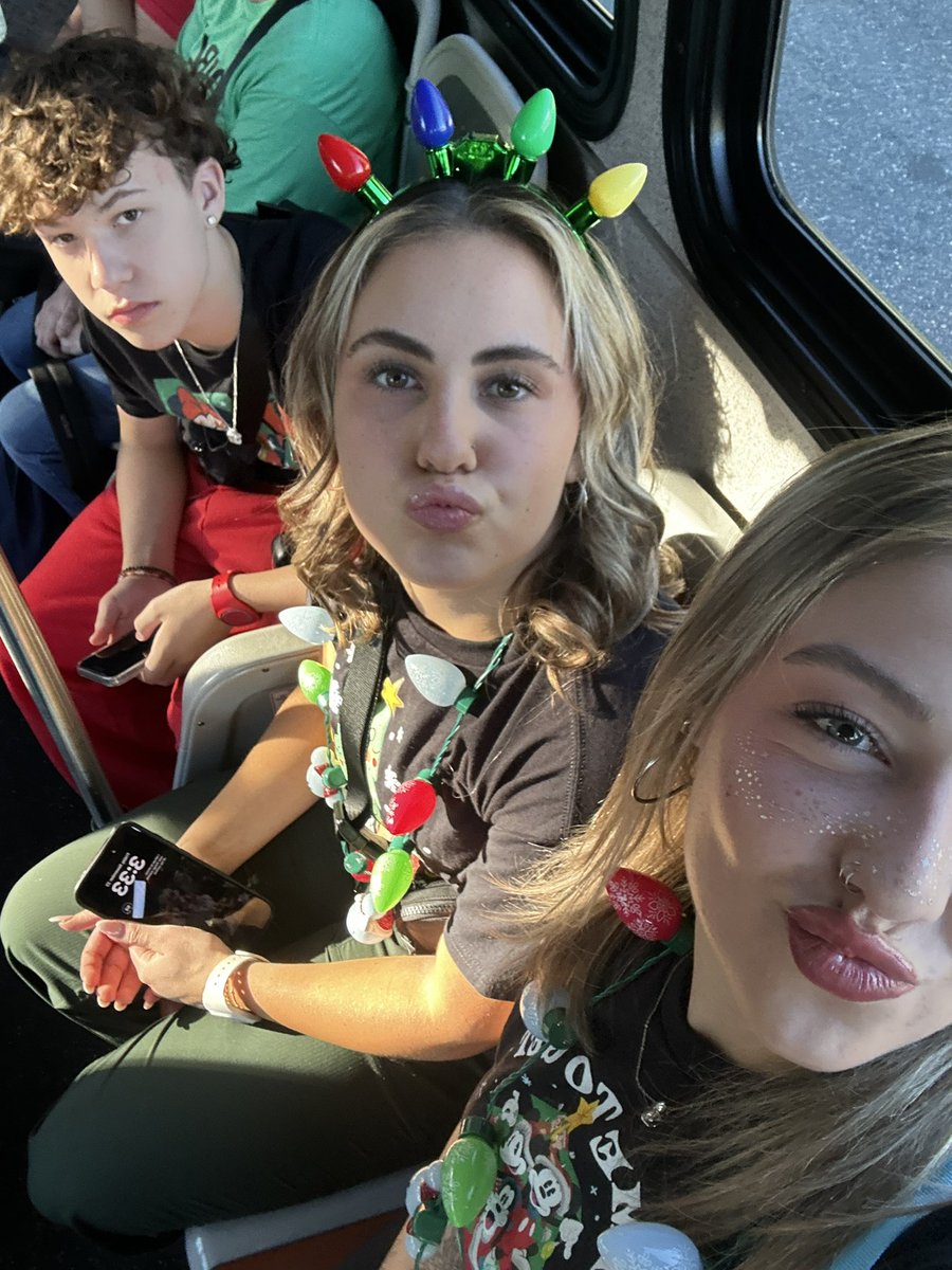 kali_smith0424's tweet photo. disney dump 🐭 https://t.co/2HzJOvKzCR