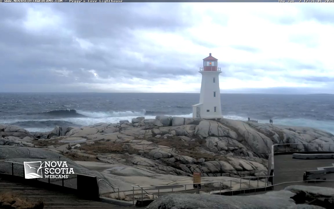 Winds are forecast to increase today, but the waves are already reaching Peggys Cove! 🌊🚣  Keep off the black rocks and check out our live lighthouse 🚨camera... pounding surf included! 📸  novascotiawebcams.com/webcams/peggys…
