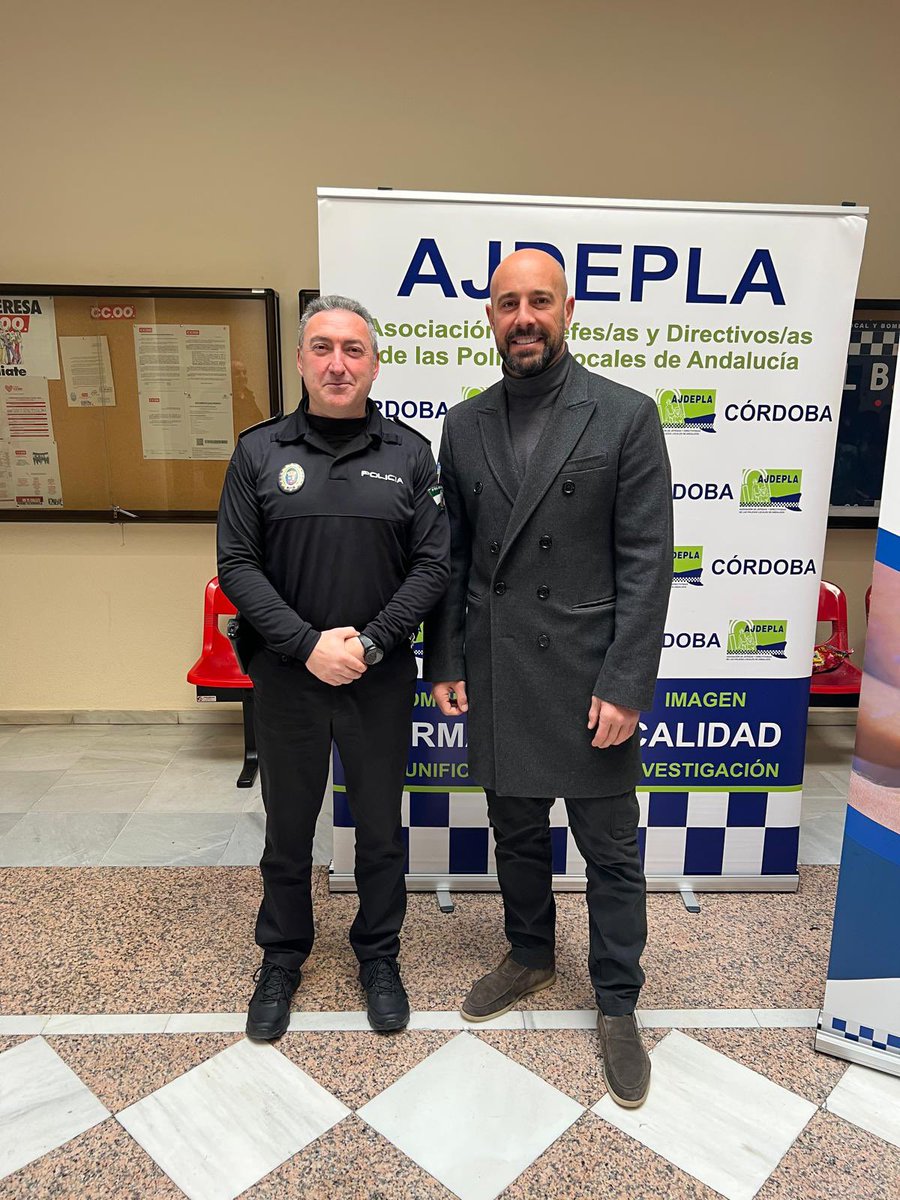 Hoy, José Pino, secretario provincial de #Córdoba, ha recibido a Pepe Reina en su visita a la Jefatura de Córdoba, sede social AJDEPLA, para agradecer, en persona, su nombramiento como Socio de Honor de la Asociación en nuestro XVIII Congreso, celebrado en Córdoba en noviembre