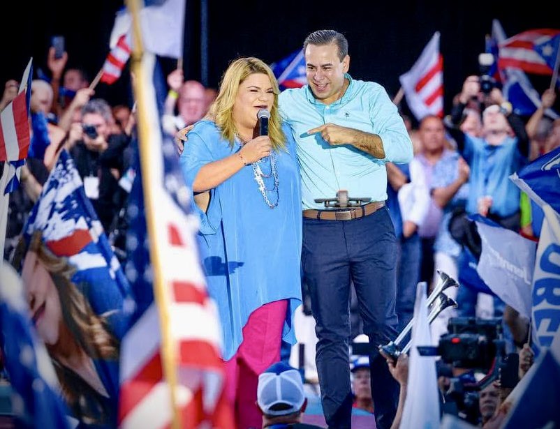 ¡Felicito a nuestra nueva gobernadora, mi amiga <a href="/Jenniffer/">Jenniffer González</a>, en su inauguración! Hará una gran labor, junto a un selecto conjunto de profesionales capacitados e igualmente comprometidos con echar palante a Puerto Rico. Para  ella y su familia vayan nuestras oraciones y mejores