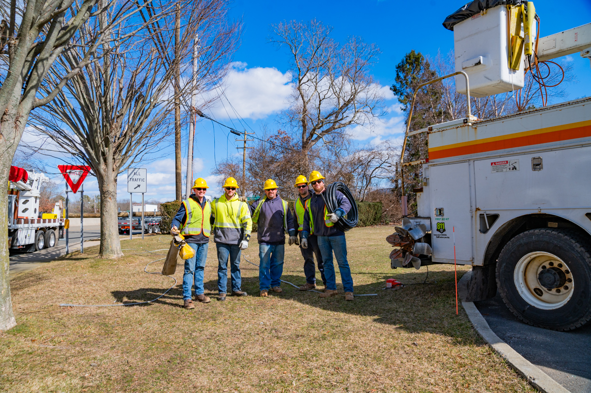 PSEGLI's tweet photo. From snow-covered poles, to rain-soaked circuits, we don’t just deliver reliable power—we keep our community connected! To all of our field and lineworkers: We see you. We appreciate you. Thank you. #PSEGLILineworkers #CommunityPower #DecadeofService https://t.co/bphDn4v204