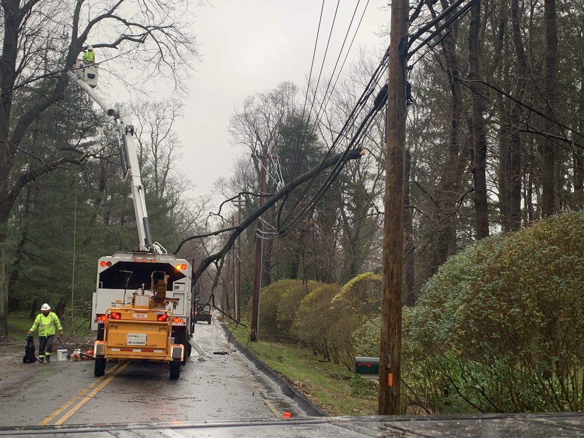 PSEGLI's tweet photo. From snow-covered poles, to rain-soaked circuits, we don’t just deliver reliable power—we keep our community connected! To all of our field and lineworkers: We see you. We appreciate you. Thank you. #PSEGLILineworkers #CommunityPower #DecadeofService https://t.co/bphDn4v204