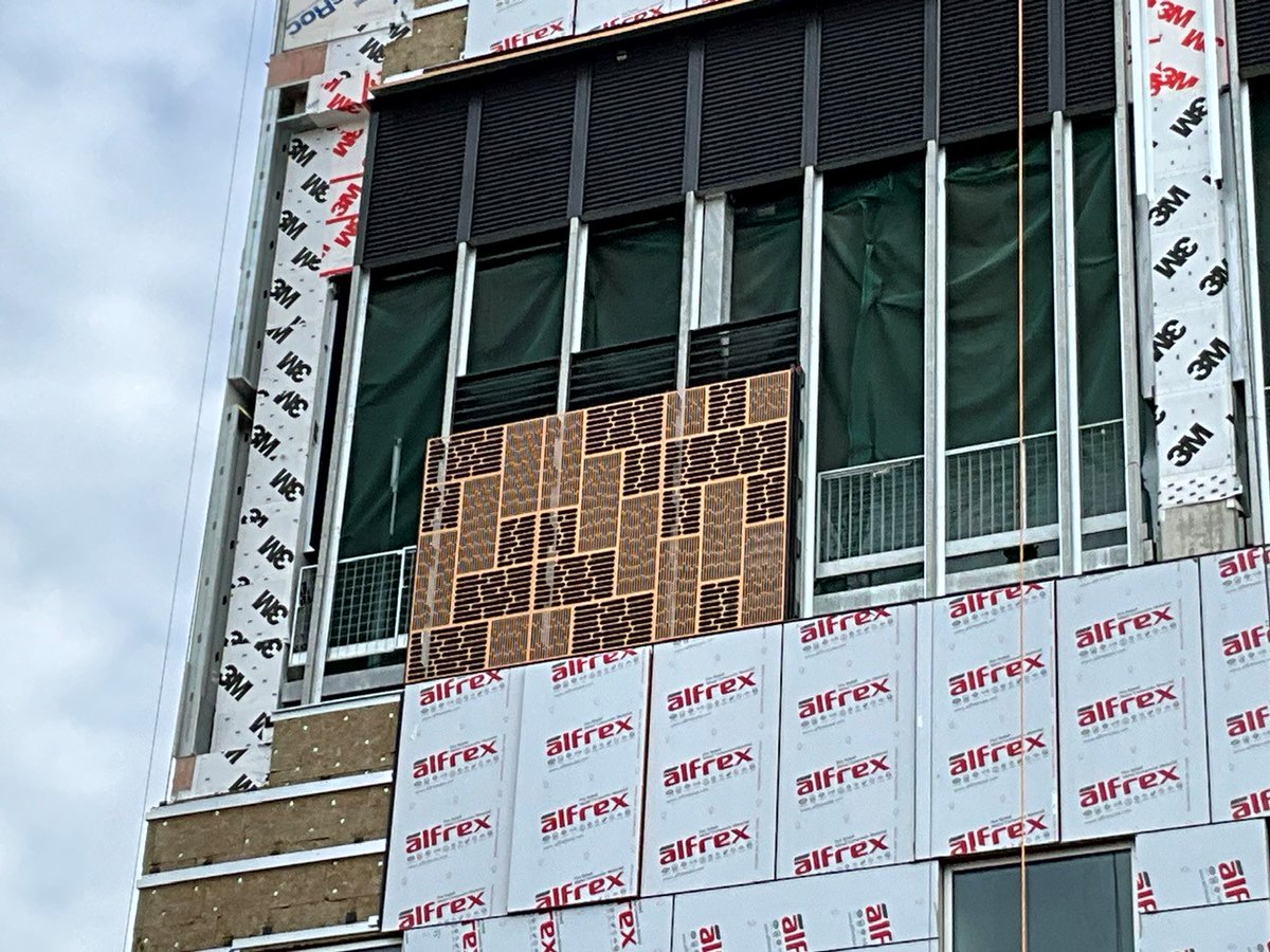 The new St. Paul’s Hospital on the Jim Pattison Medical Campus is set to open in just two years! Today, construction teams are installing wooden canopies at the Emergency entrance, and <a href="/bchydro/">BC Hydro</a> has energized the building. 🏥 Learn more at: bit.ly/3VRNIwx