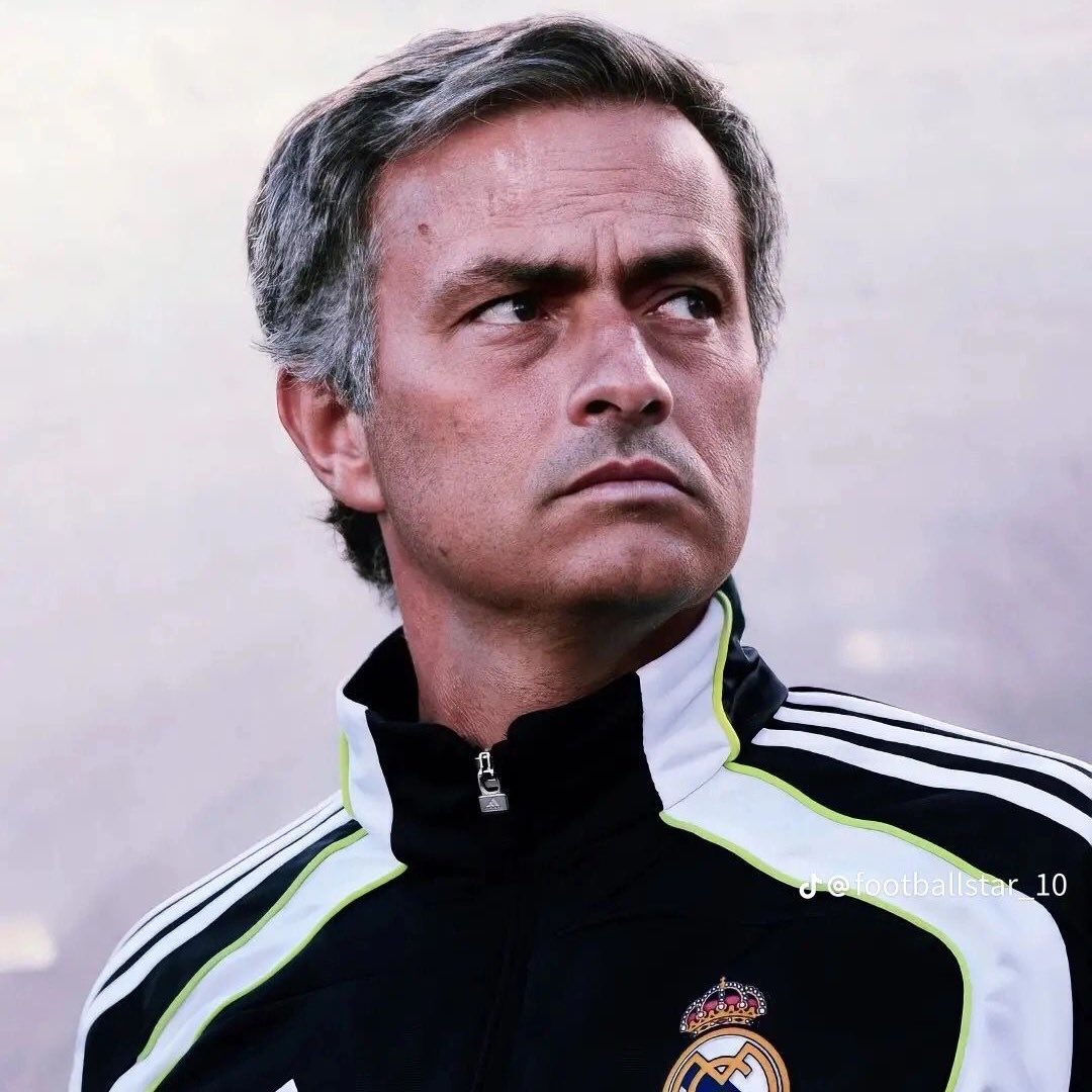 tsofutoficial's tweet photo. ⚠️ THE SPECIAL ONE: Entre os anos de 2002 e 2011, José Mourinho não perdeu NENHUM jogo de liga como mandante.
  
🏟️ 150 Jogos
✅ 125 Vitórias 
🤝 25 Empates
❌ 00 Derrotas
⚽️ 342 Gols marcados
⛔️ 87 Gols sofridos https://t.co/JEoAGphqzN