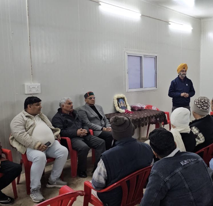 Gajender0409's tweet photo. सभा मैं उपस्थित श्री @kasana_virender जिला अध्यक्ष), गजेंद्र सिंह(ब्लॉक अध्यक्ष- मुनिरका), जसवंत सिंह (ब्लॉक अध्यक्ष- आरके पुरम) साथ मैं श्री शांति स्वरूप जी, श्री रामनिवास जी, श्री हवा सिंह टोकस जी, श्री देवेंद्र टोकस जी और सभी कांग्रेस करियेकर्ताओ ने श्रद्धा सुमन अर्पित किया। https://t.co/Jv6klEcKvJ