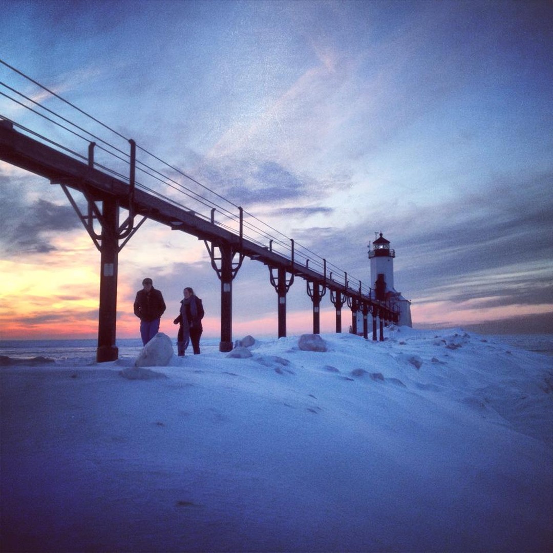 No matter the season, the Michigan City Lighthouse is a sight you have to see. 👀 

📸 <a href="/INdnrnews/">Indiana DNR</a> 's John Maxwell for Outdoor Indiana 
📍 <a href="/MichCityLaPorte/">VisitMichiganCityLaPorte</a>