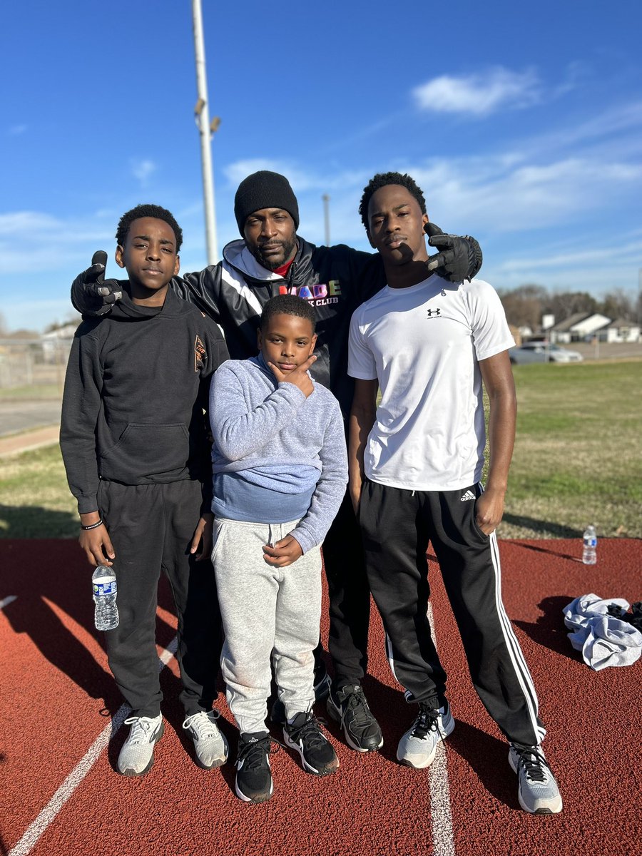 CoachJuice214's tweet image. First day… Let’s get bizzy !!! 8am work this morning in 30 degree weather for my new lit ONES; Nick, Noah & Nate !!! We in the kitchen cooking up something potent… Stay tuned ⏰🤞🏿
#hardworkpaysoffs #workworkworkworkwork #trainingmotivation #trackandfield 
@madetrackclub