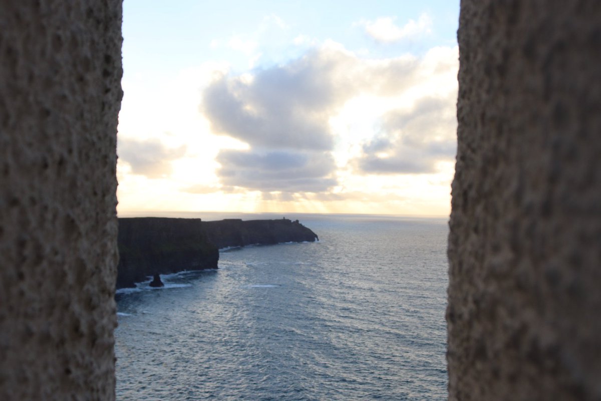 BDuffma's tweet image. #100daysofwalking bitter cold start this morning! we faced the setting sun at the #CliffsOfMoher this evening BALTIC, oh my Lord the wind just cut straight through us🥶🥶 O'Brien's Tower was a welcomed shelter!!