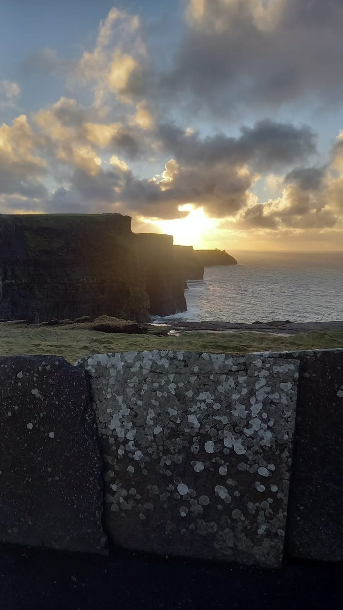 BDuffma's tweet image. #100daysofwalking bitter cold start this morning! we faced the setting sun at the #CliffsOfMoher this evening BALTIC, oh my Lord the wind just cut straight through us🥶🥶 O'Brien's Tower was a welcomed shelter!!